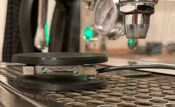 3D-printed weight platform with the load cell underneath, on the drip tray